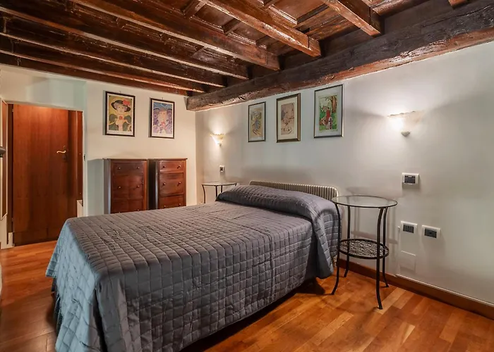 Guesthost - Near Piazza Navona Apartment