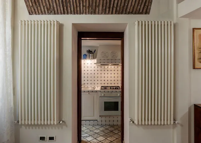 Guesthost - Near Piazza Navona Apartment *